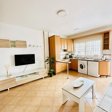 Centre Village Apartment 卡拉德米哈斯 外观 照片