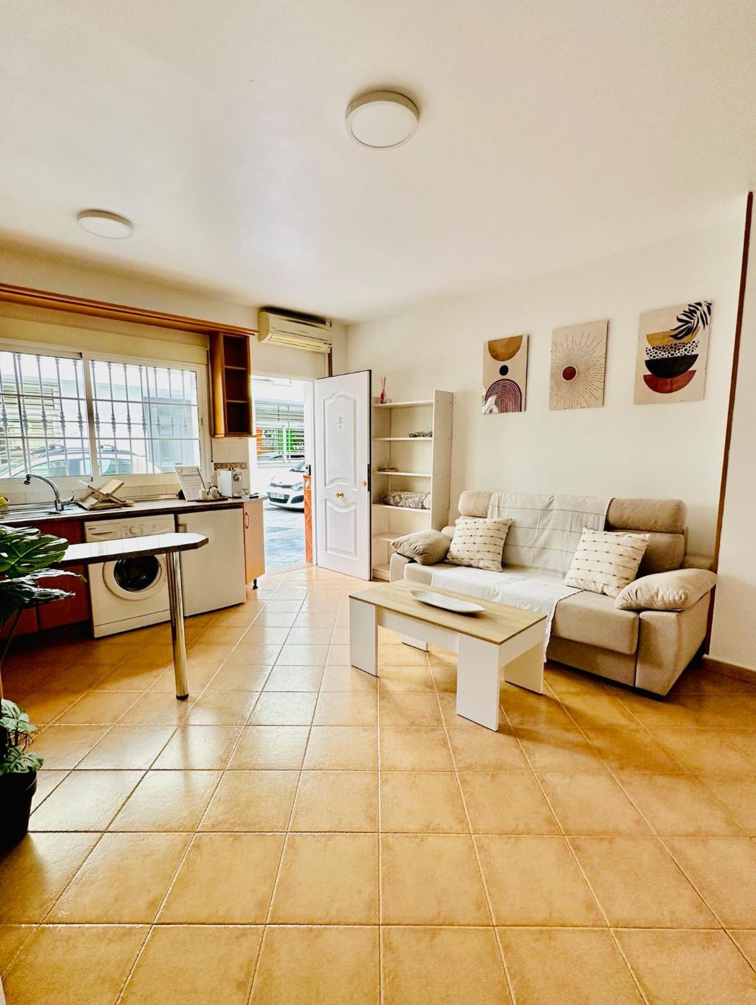 Centre Village Apartment 卡拉德米哈斯 外观 照片